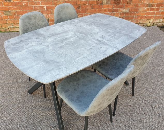 Concrete clearance style table